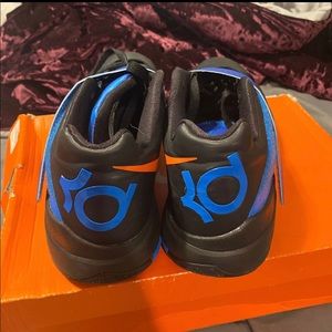 KD basketball shoes 9/10 condition  laces are still new and bottoms